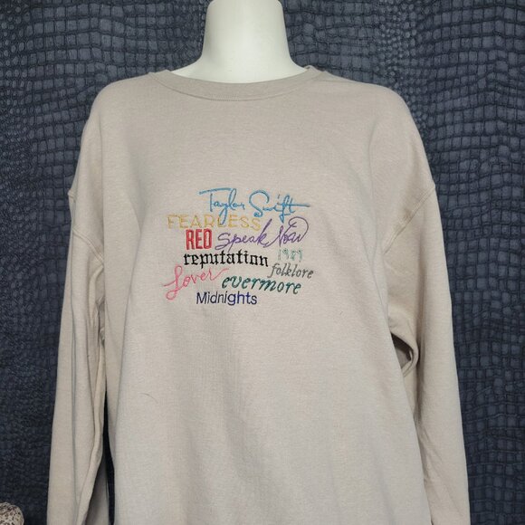 TAYLOR SWIFT ALBUM TITLE EMBROIDERED SWEATER (FRUIT OF LOOM UNISEX MED) - GUC - Picture 6 of 6